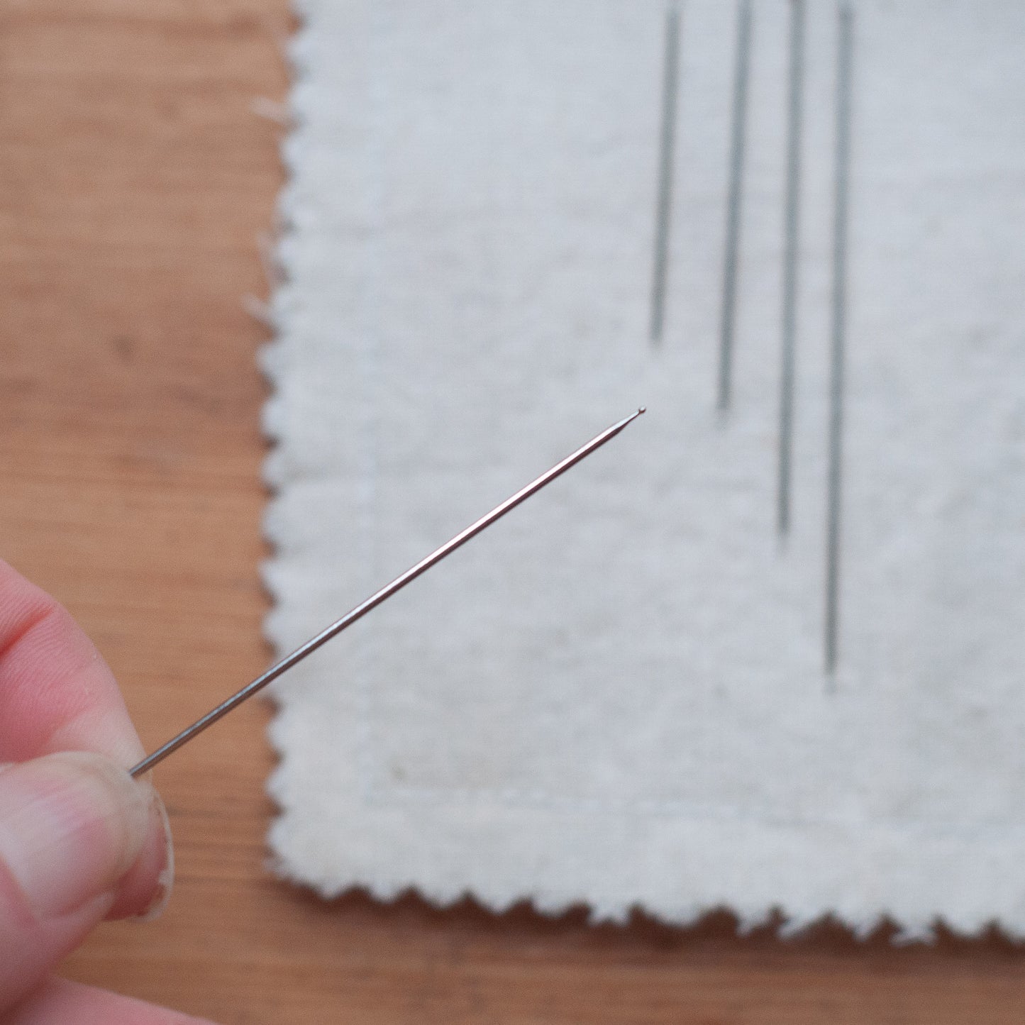 Broderinåle med rund spids